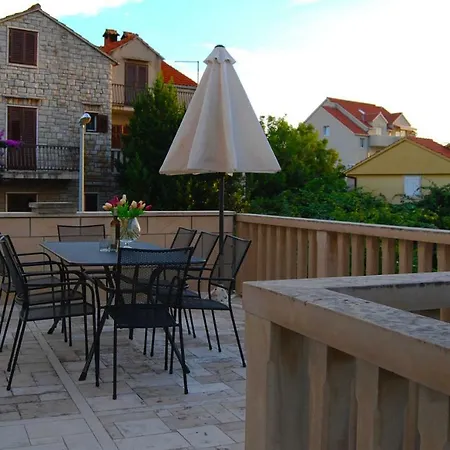 Rooms&apartments Jerka Apartment *